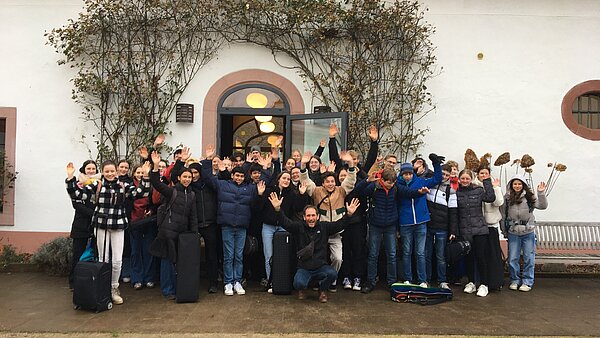 Orchester bei der Ankunft