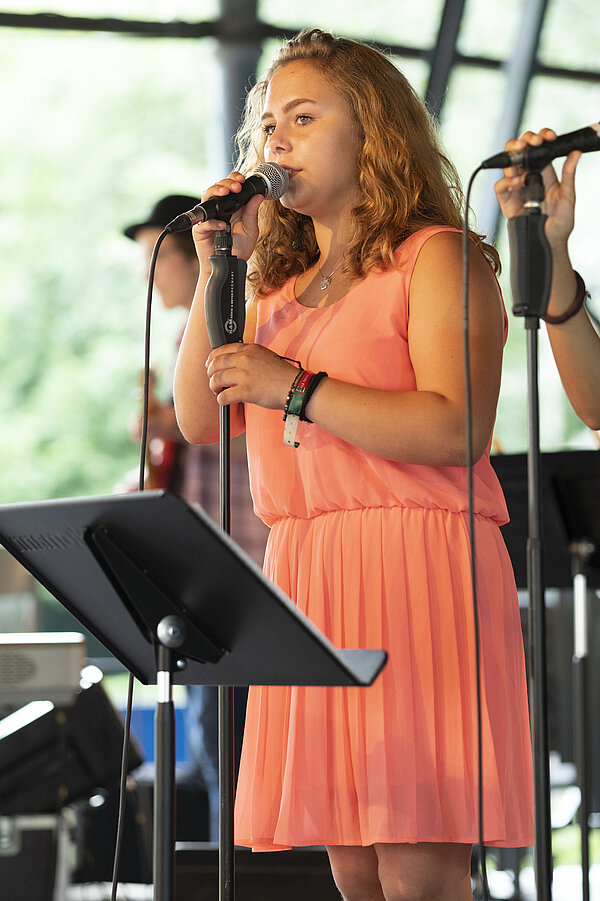 Gesang auf dem Sommerfest