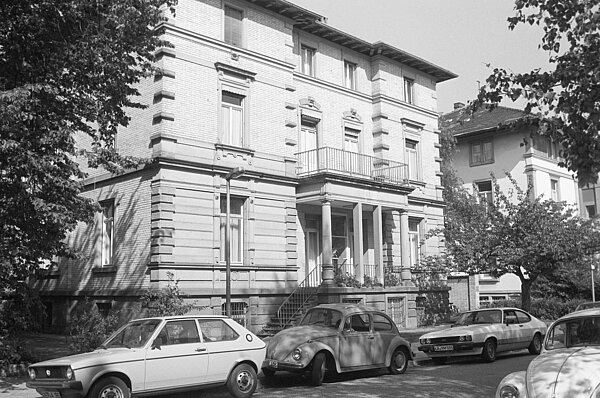 KONS-Hauptgebäude historische Aufnahme