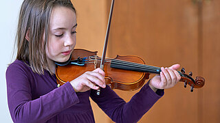 Mädchen an der Geige